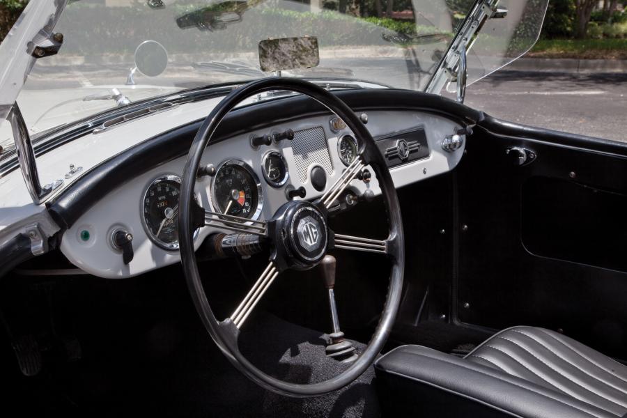  MGA 1600 Mk I Roadster 1960 года  (фото 12 из 17)